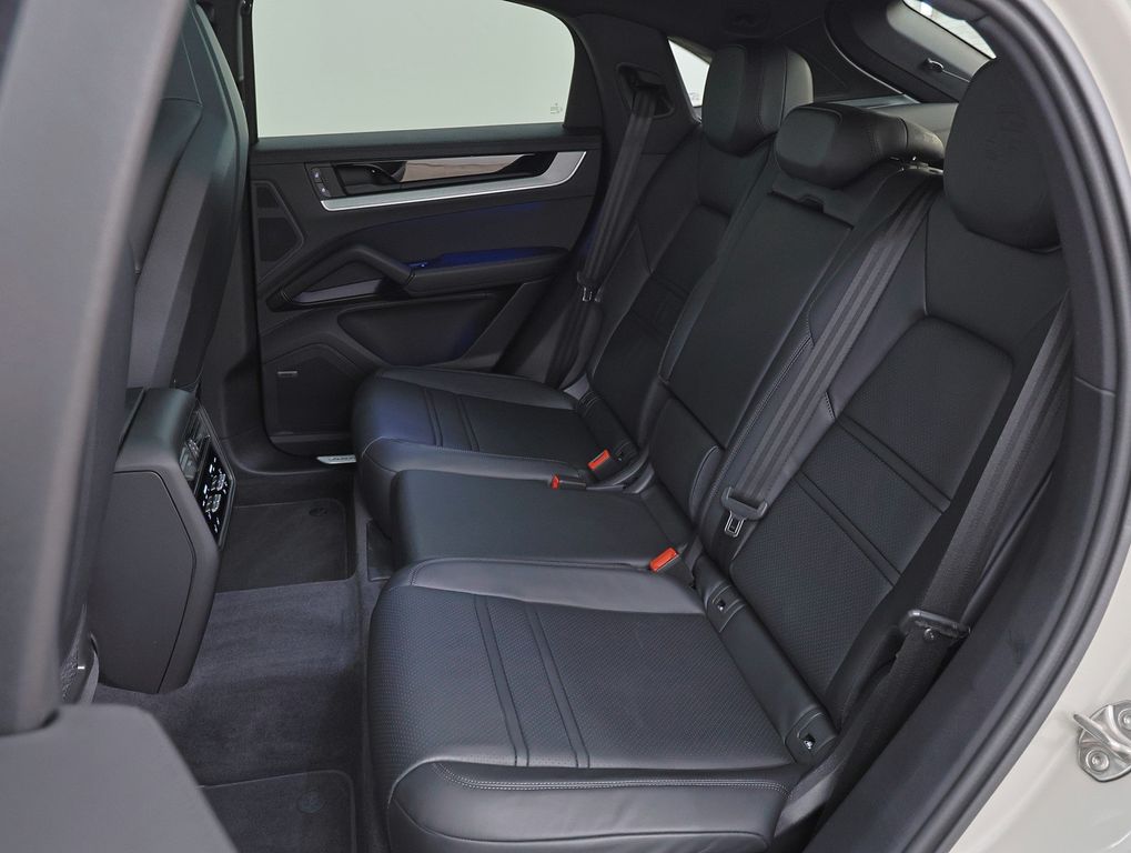 Porsche Cayenne 2025