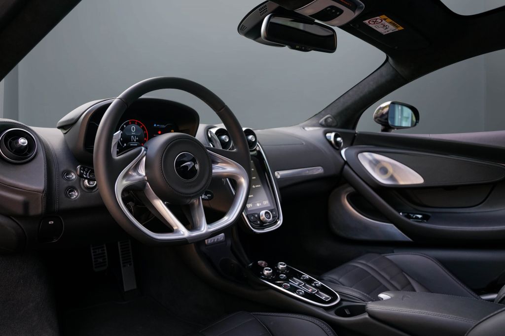 McLaren GT 2025