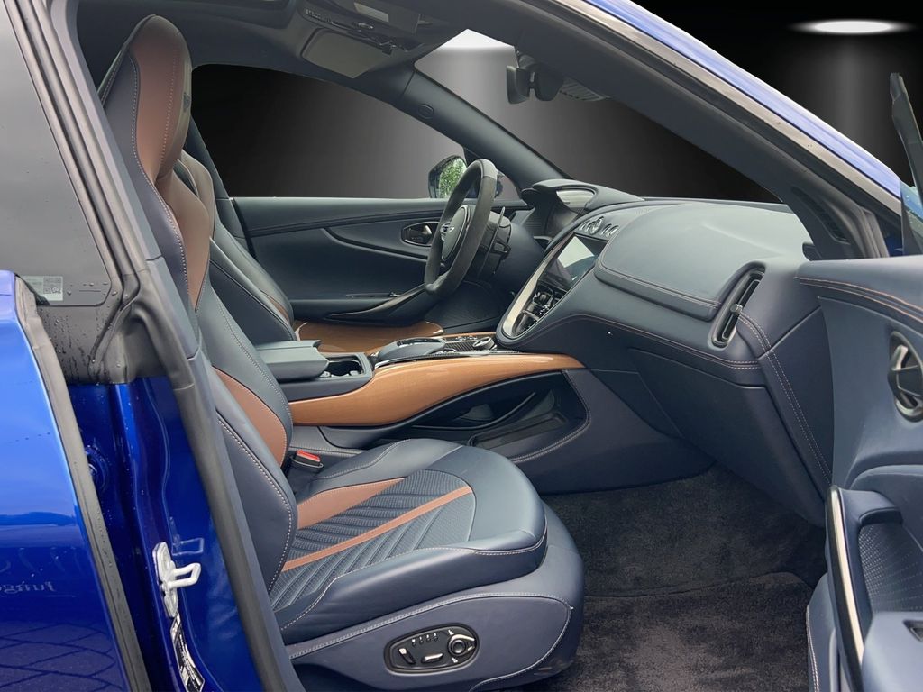 Aston Martin DBX 2023