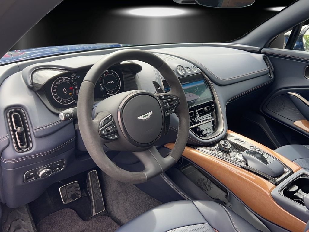 Aston Martin DBX 2023