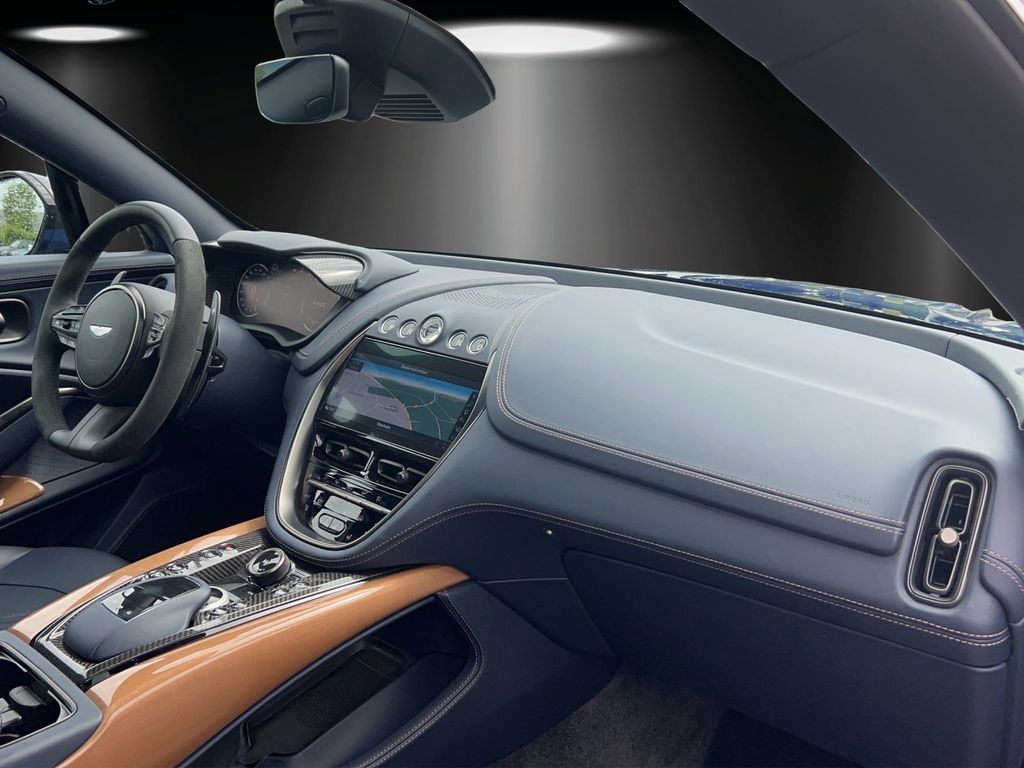Aston Martin DBX 2023