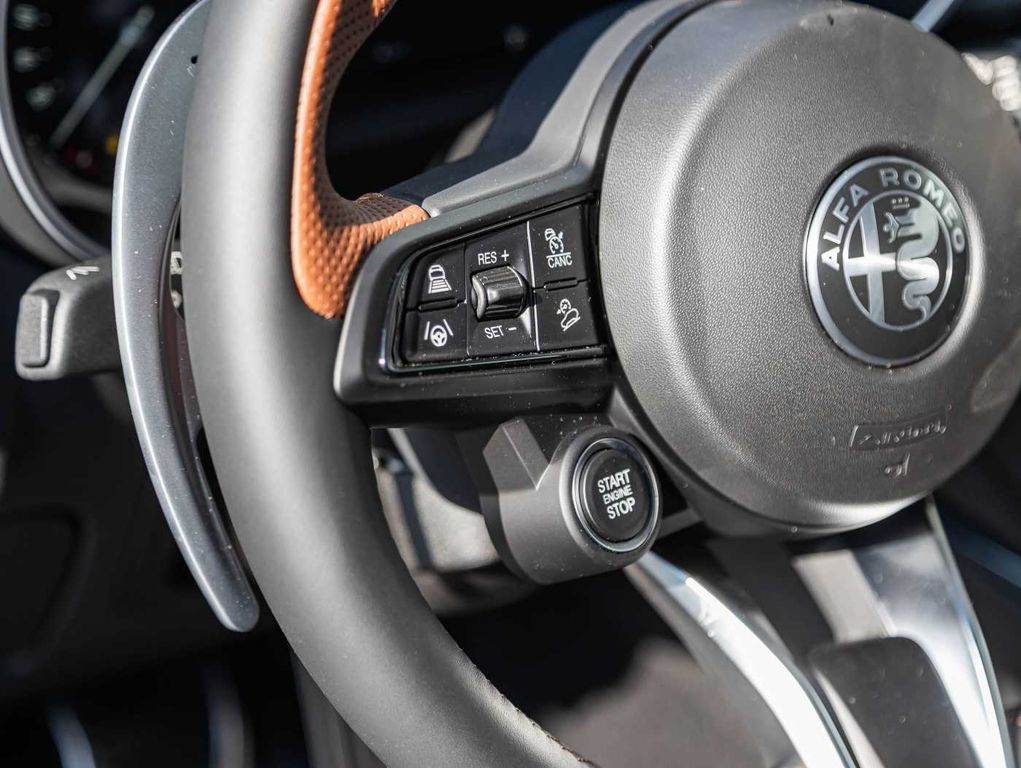 Alfa Romeo Stelvio 2025