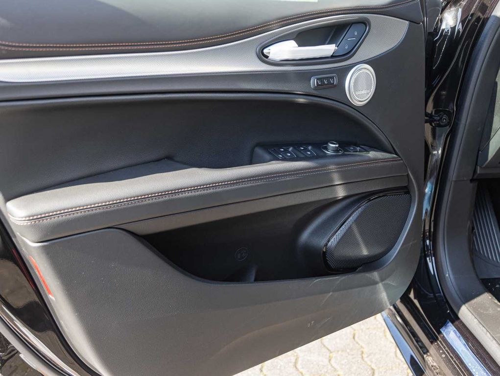 Alfa Romeo Stelvio 2025