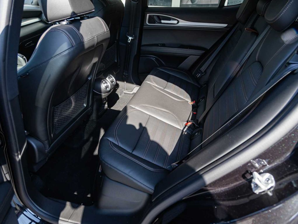 Alfa Romeo Stelvio 2025