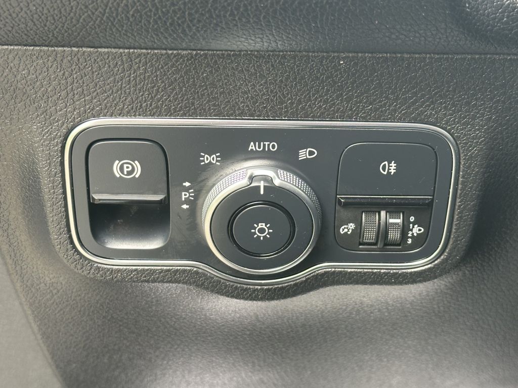 Mercedes-Benz GLB 180 2022