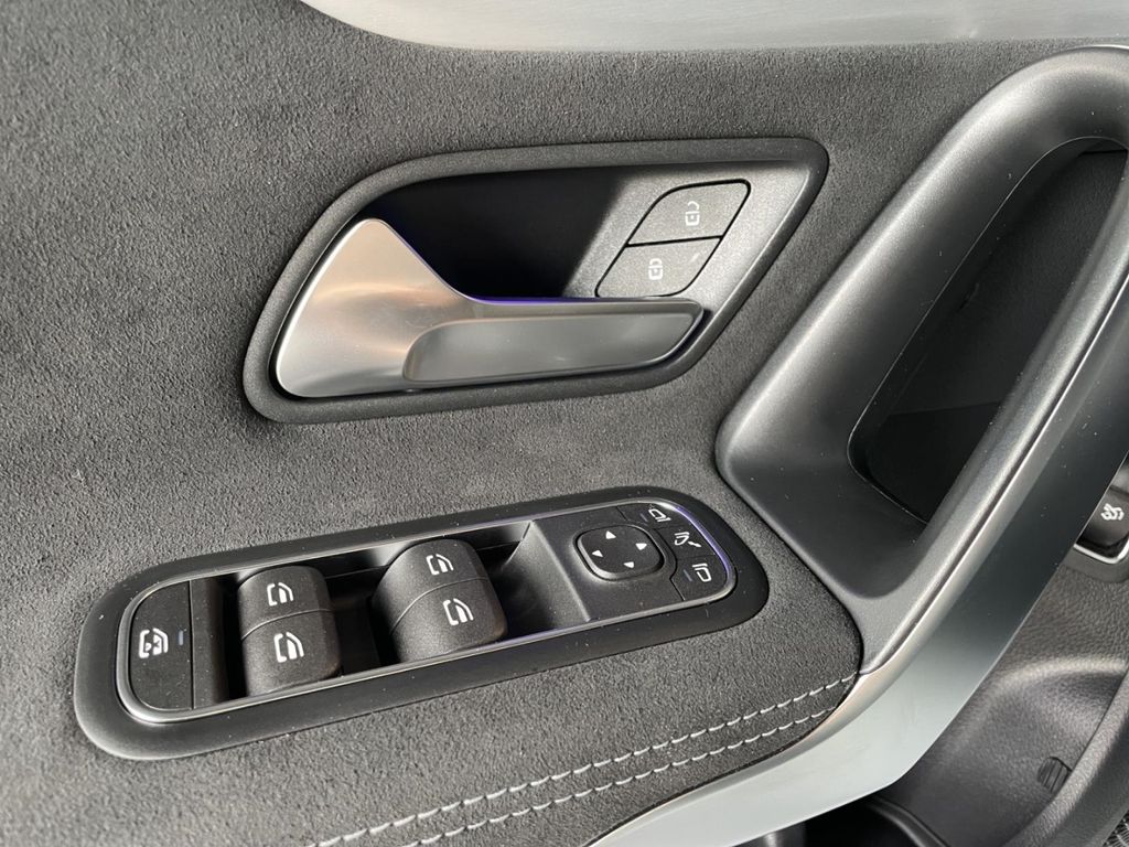 Mercedes-Benz CLA 220 2025