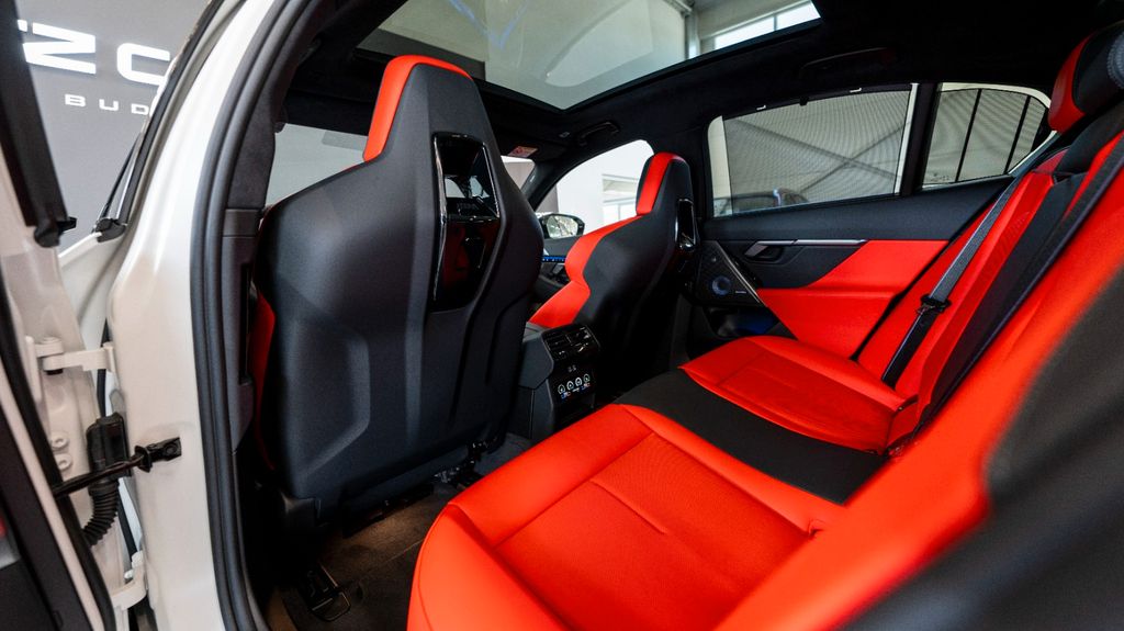 BMW M5 2025