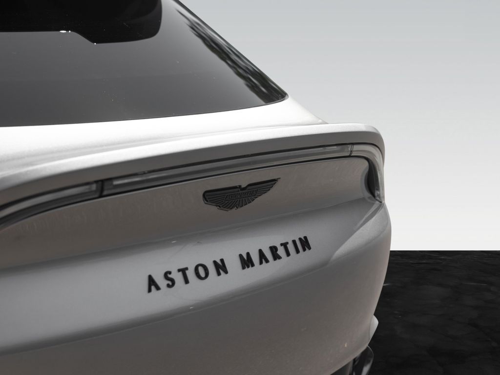 Aston Martin DBX 2025