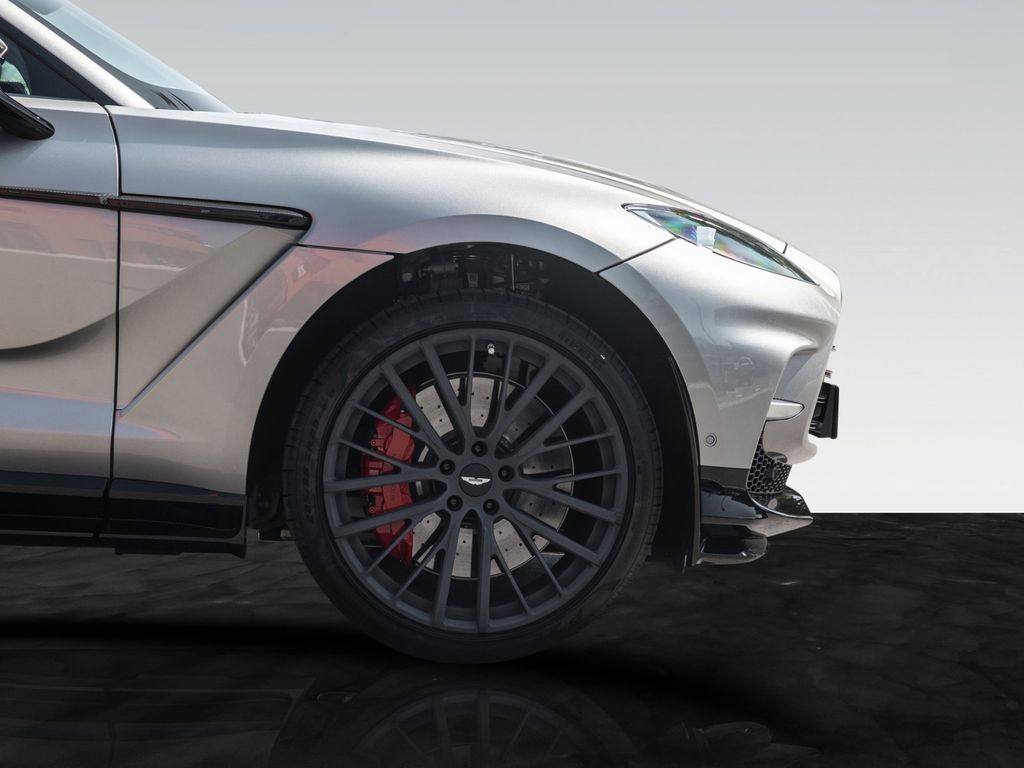 Aston Martin DBX 2025