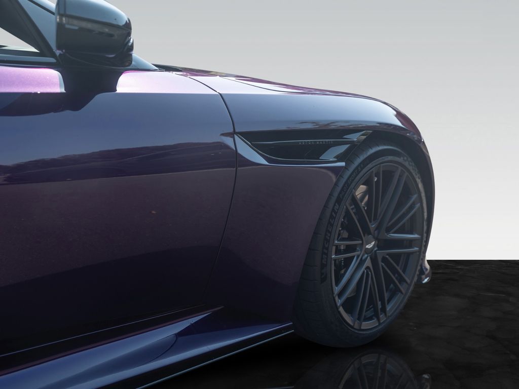 Aston Martin DB12 2024