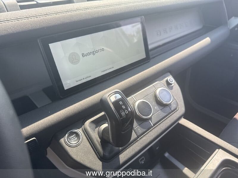 Land Rover Defender 2022