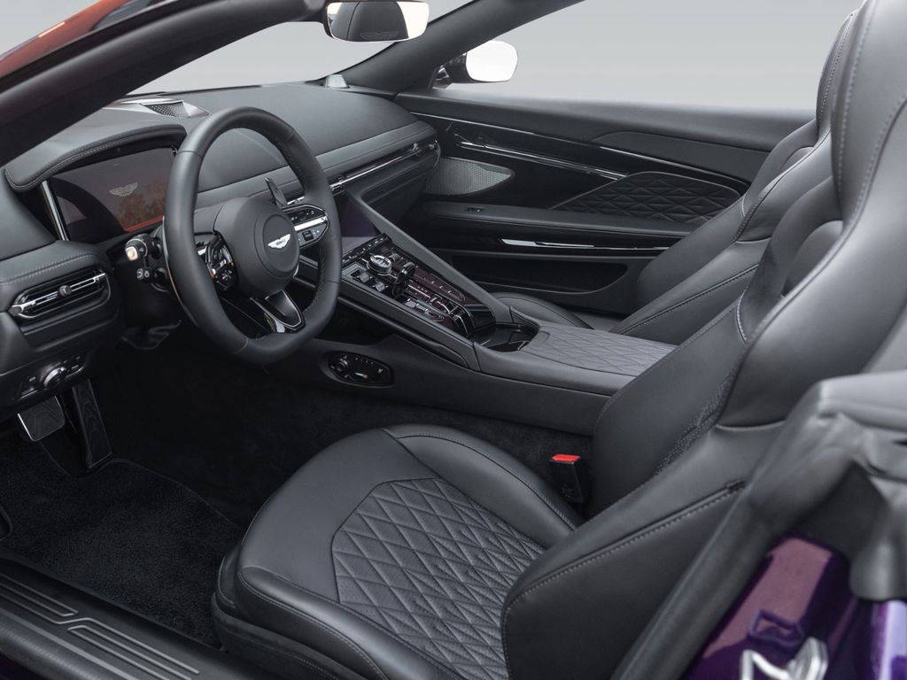 Aston Martin DB12 2024