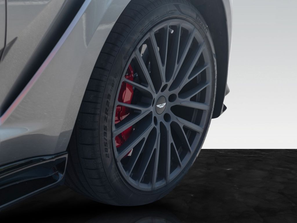 Aston Martin DBX 2025