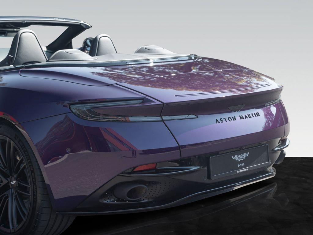 Aston Martin DB12 2024