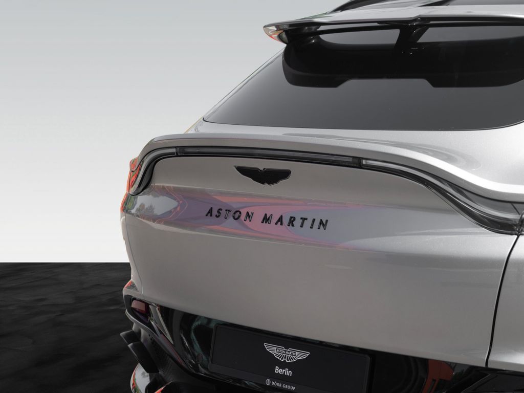 Aston Martin DBX 2025
