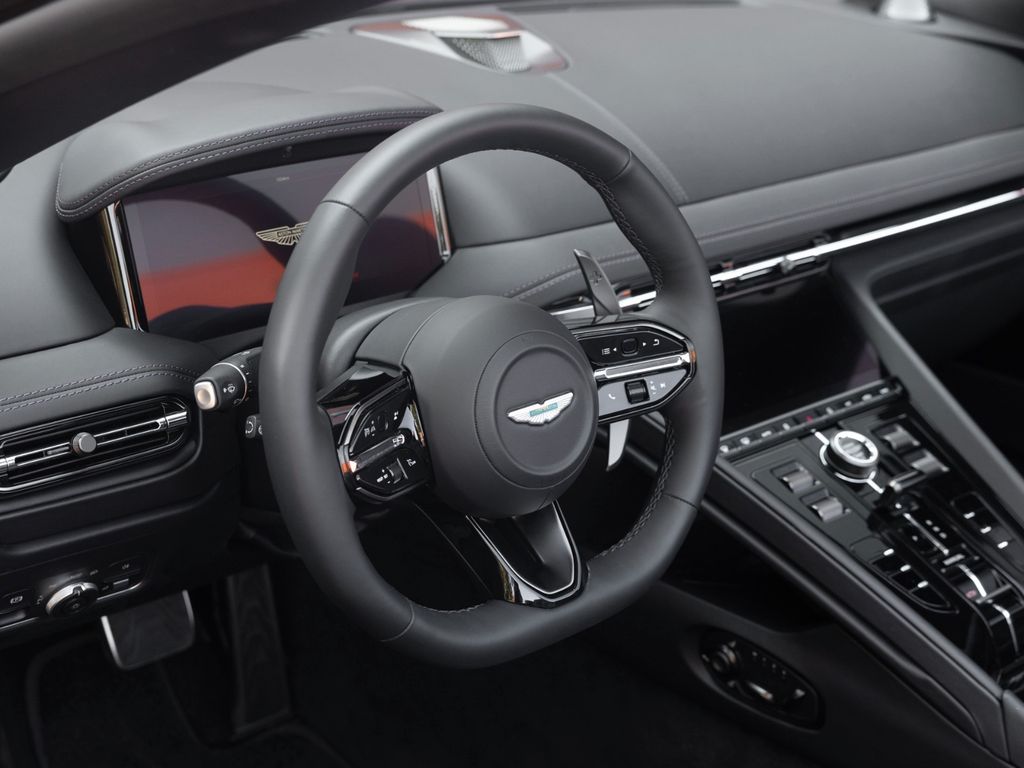 Aston Martin DB12 2024