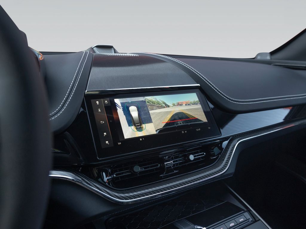 Aston Martin DBX 2025