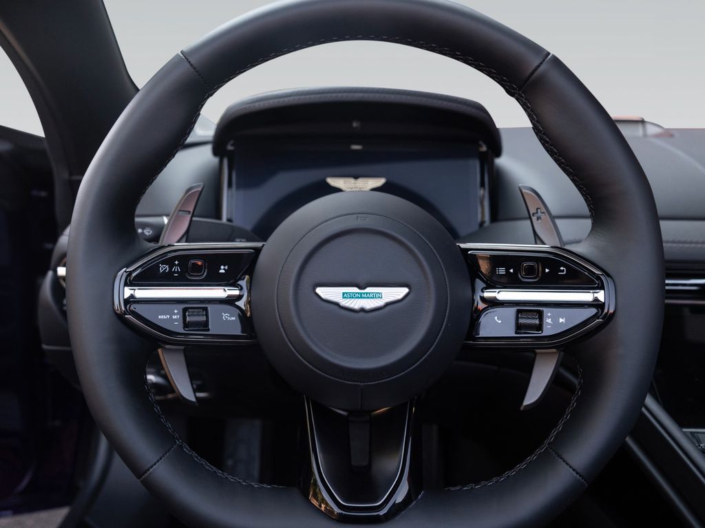 Aston Martin DB12 2024