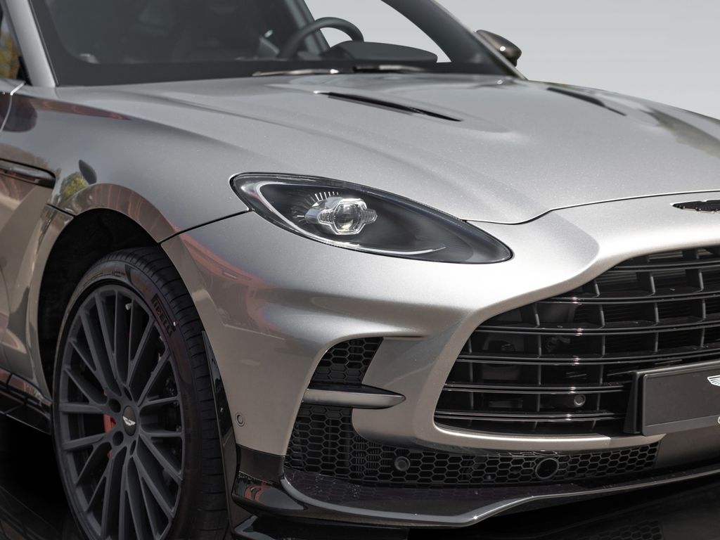 Aston Martin DBX 2025
