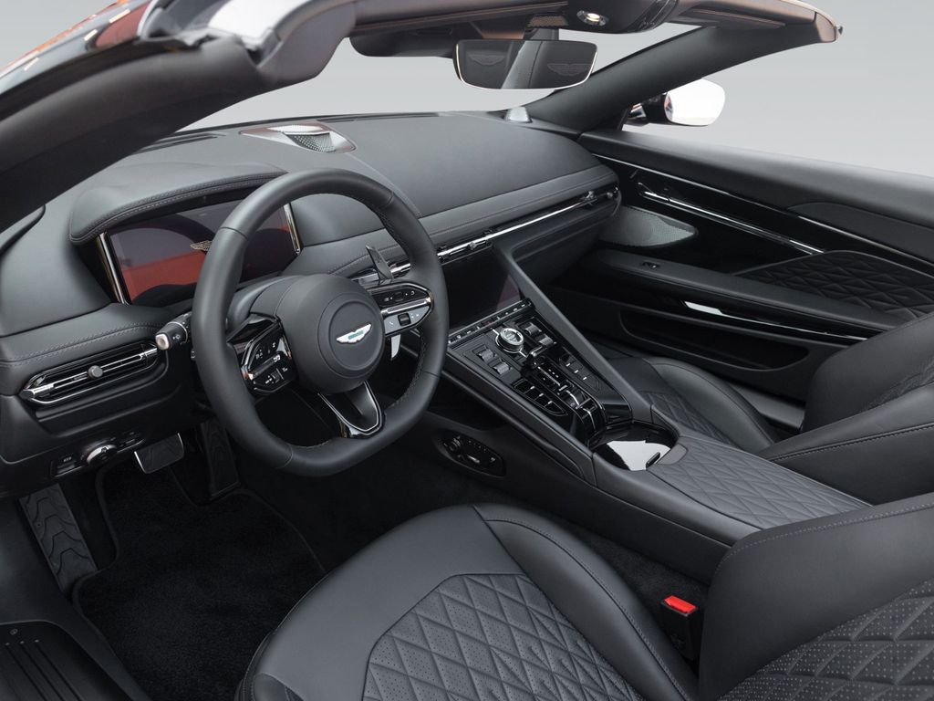 Aston Martin DB12 2024