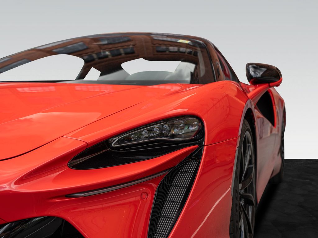 McLaren Artura 2024