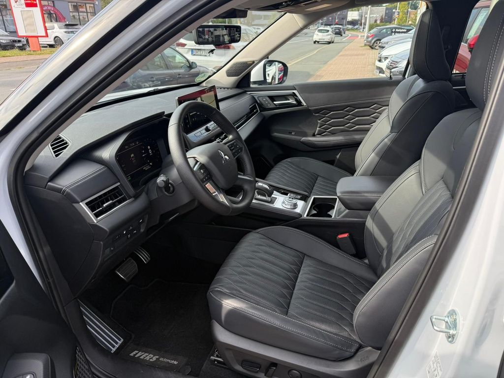 Mitsubishi Outlander 2025