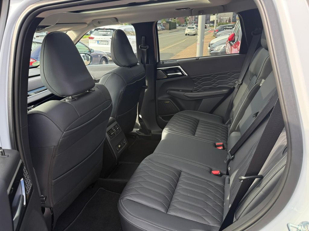 Mitsubishi Outlander 2025