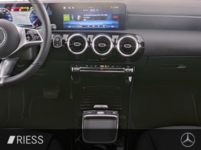 Mercedes-Benz CLA 200 2025