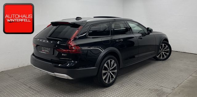 Volvo V90 Cross Country 2023