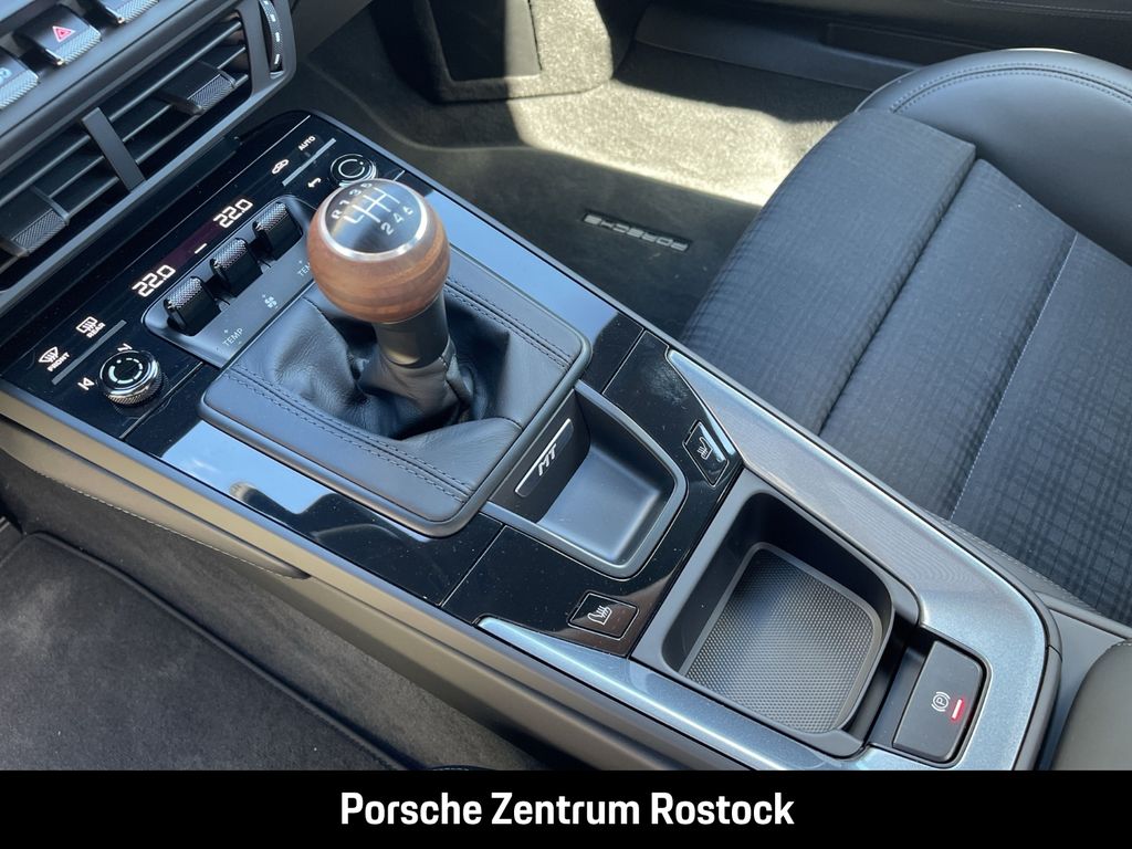 Porsche 992 2025