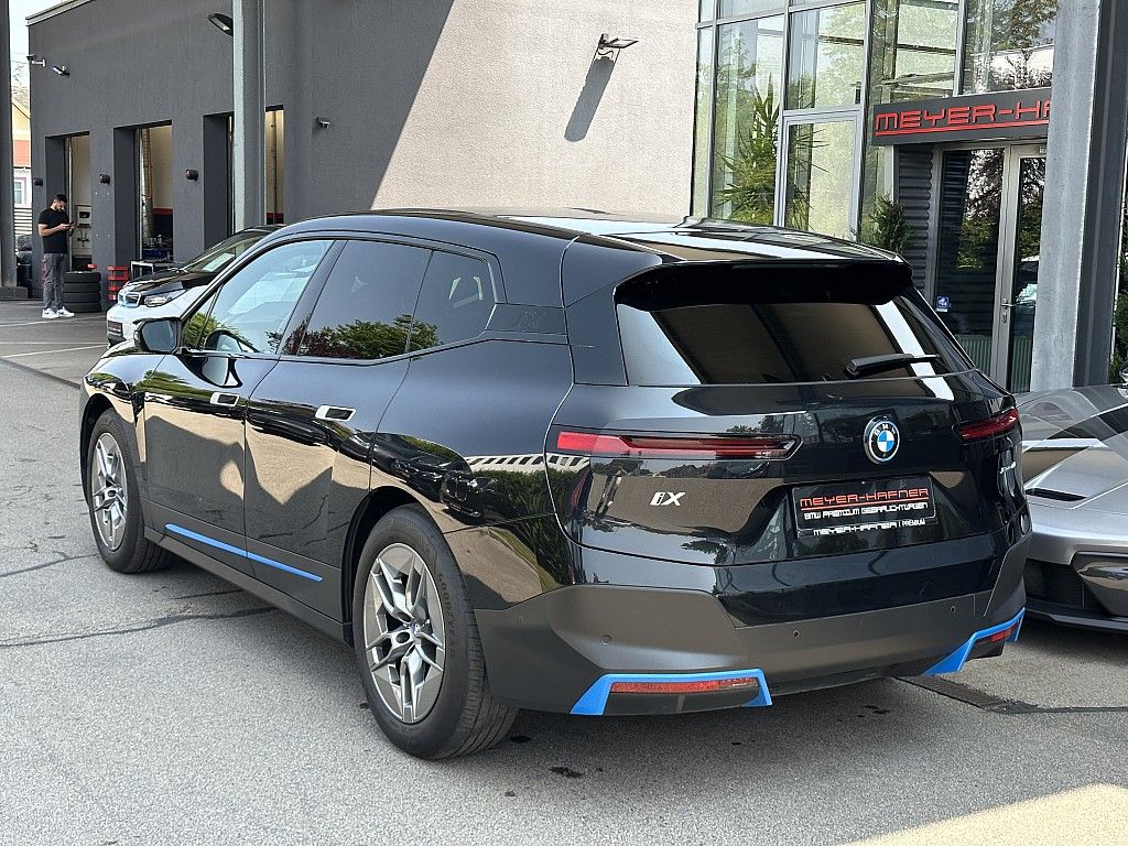 BMW iX 2021