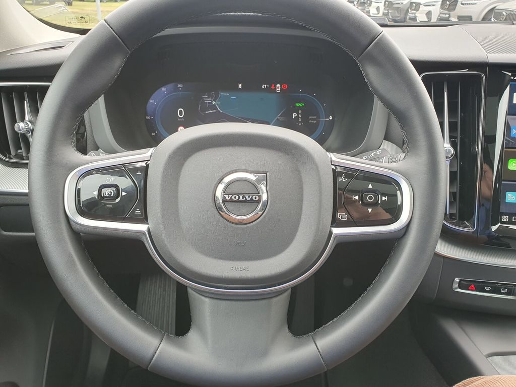 Volvo XC60 2025