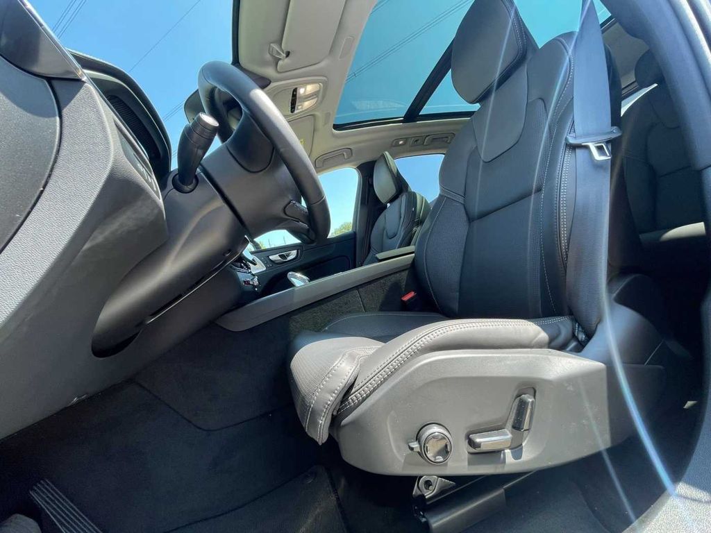 Volvo XC60 2025