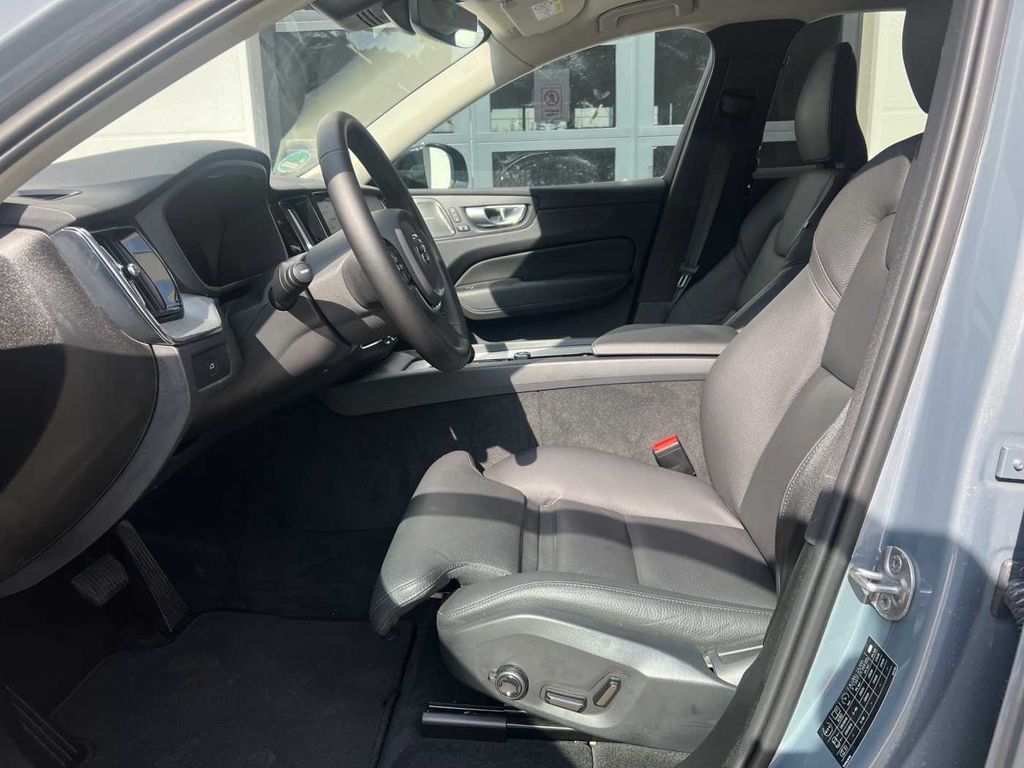 Volvo XC60 2025