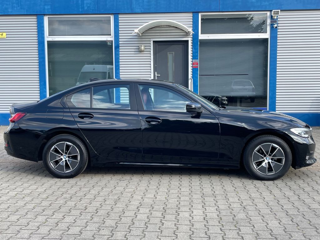 BMW 318 2022