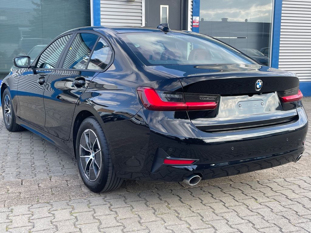 BMW 318 2022