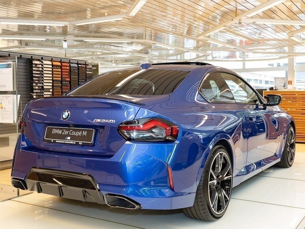 BMW M240i 2025