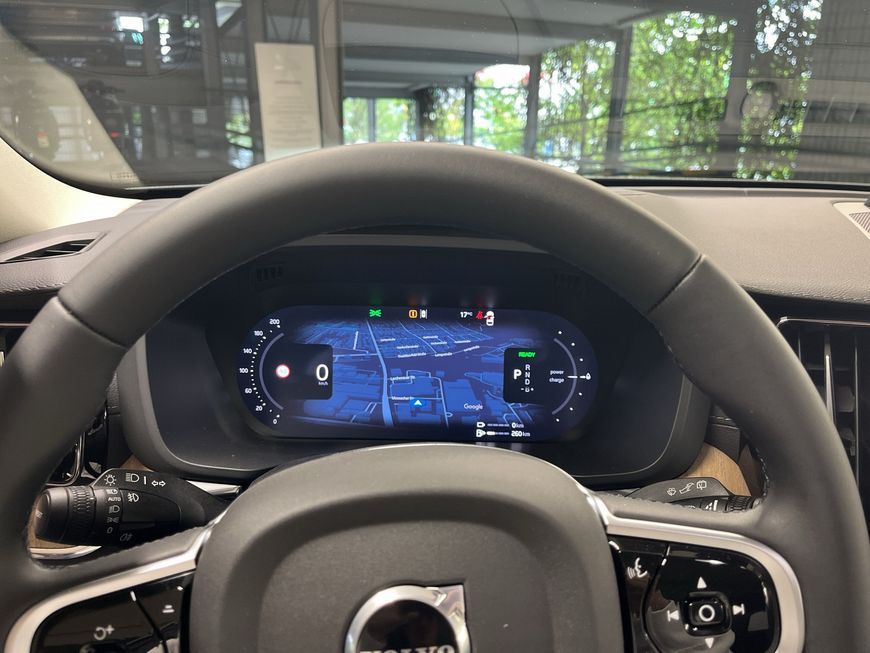 Volvo XC60 2025