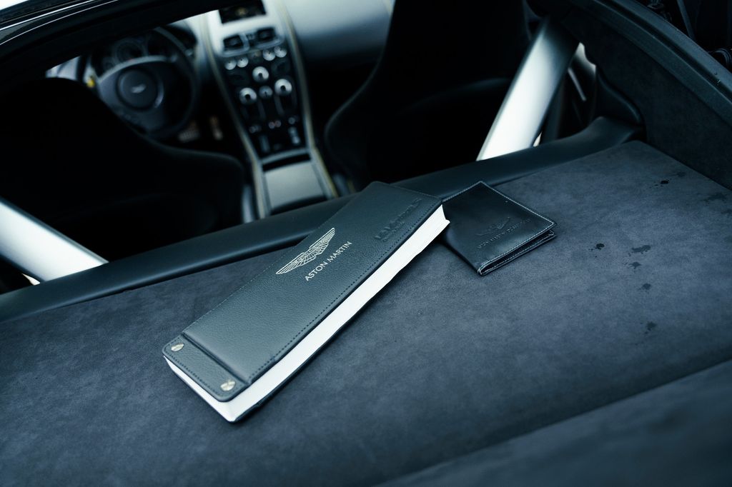 Aston Martin V12 Vantage 2016