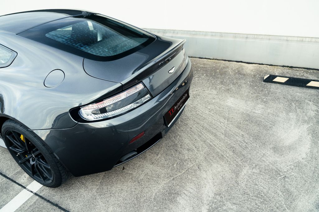 Aston Martin V12 Vantage 2016