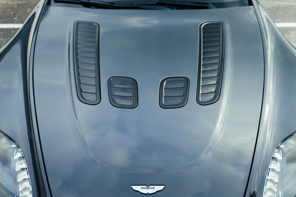 Aston Martin V12 Vantage 2016