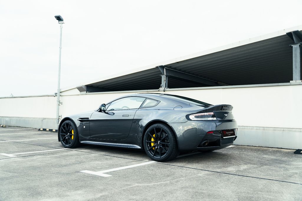 Aston Martin V12 Vantage 2016