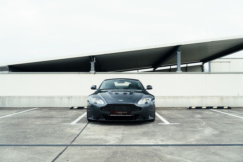 Aston Martin V12 Vantage 2016