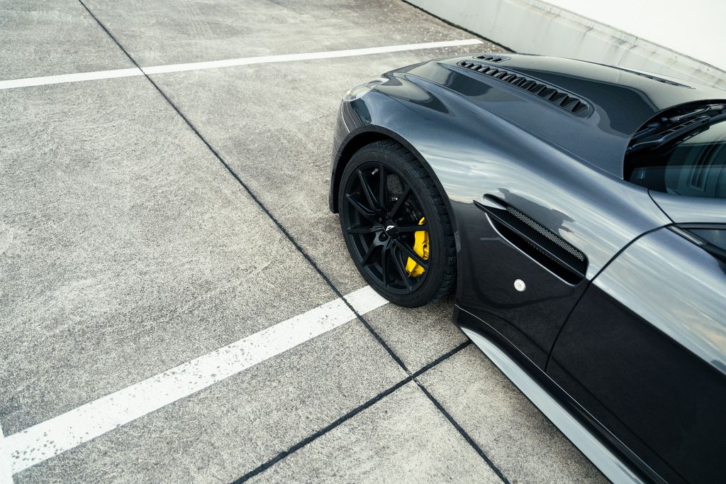 Aston Martin V12 Vantage 2016