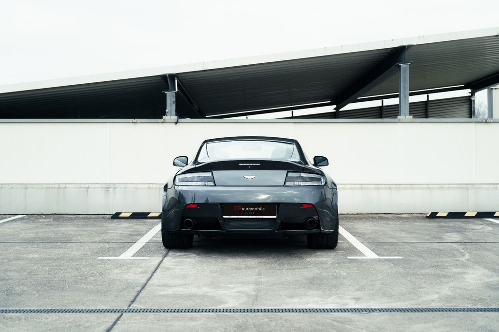 Aston Martin V12 Vantage 2016