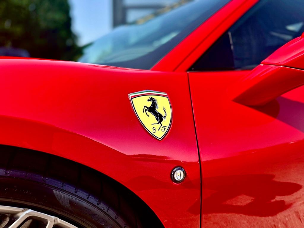 Ferrari F8 2021