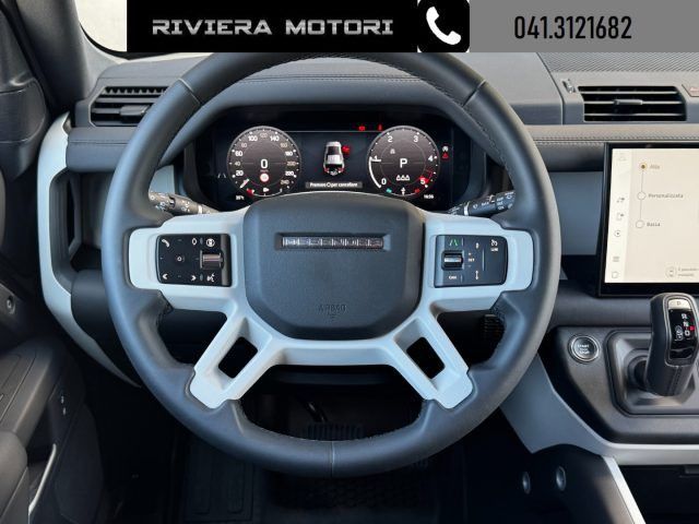 Land Rover Defender 2025