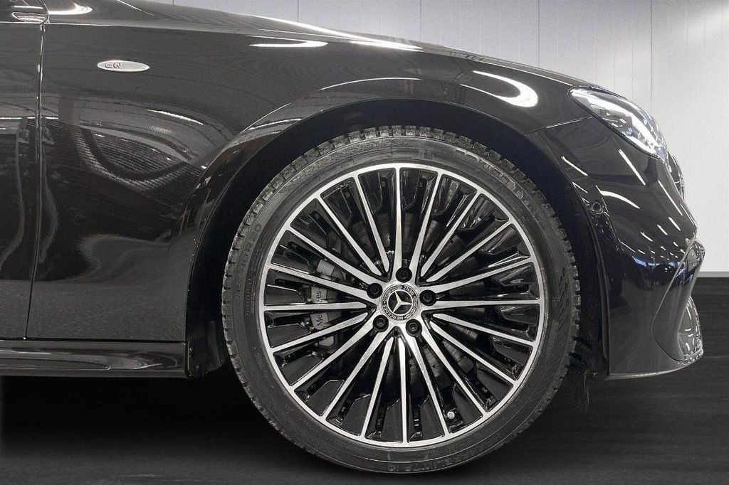 Mercedes-Benz E 300 2025