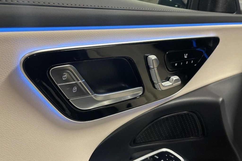 Mercedes-Benz E 300 2025