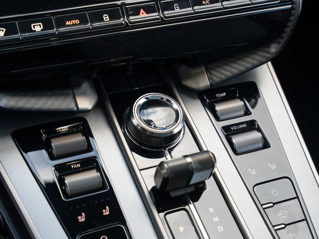 Aston Martin Vanquish 2025